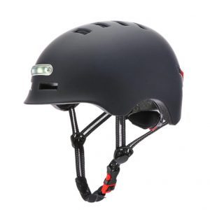 Kypärä LED-valoilla sähköskootterille